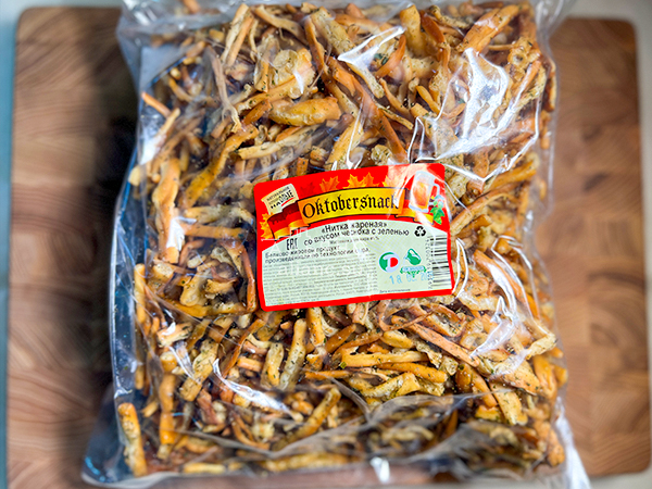 Нитка ЖАРЕНАЯ "Чеснок с зеленью" Oktobtersnak 1 кг (сырный продукт) в Сызрани